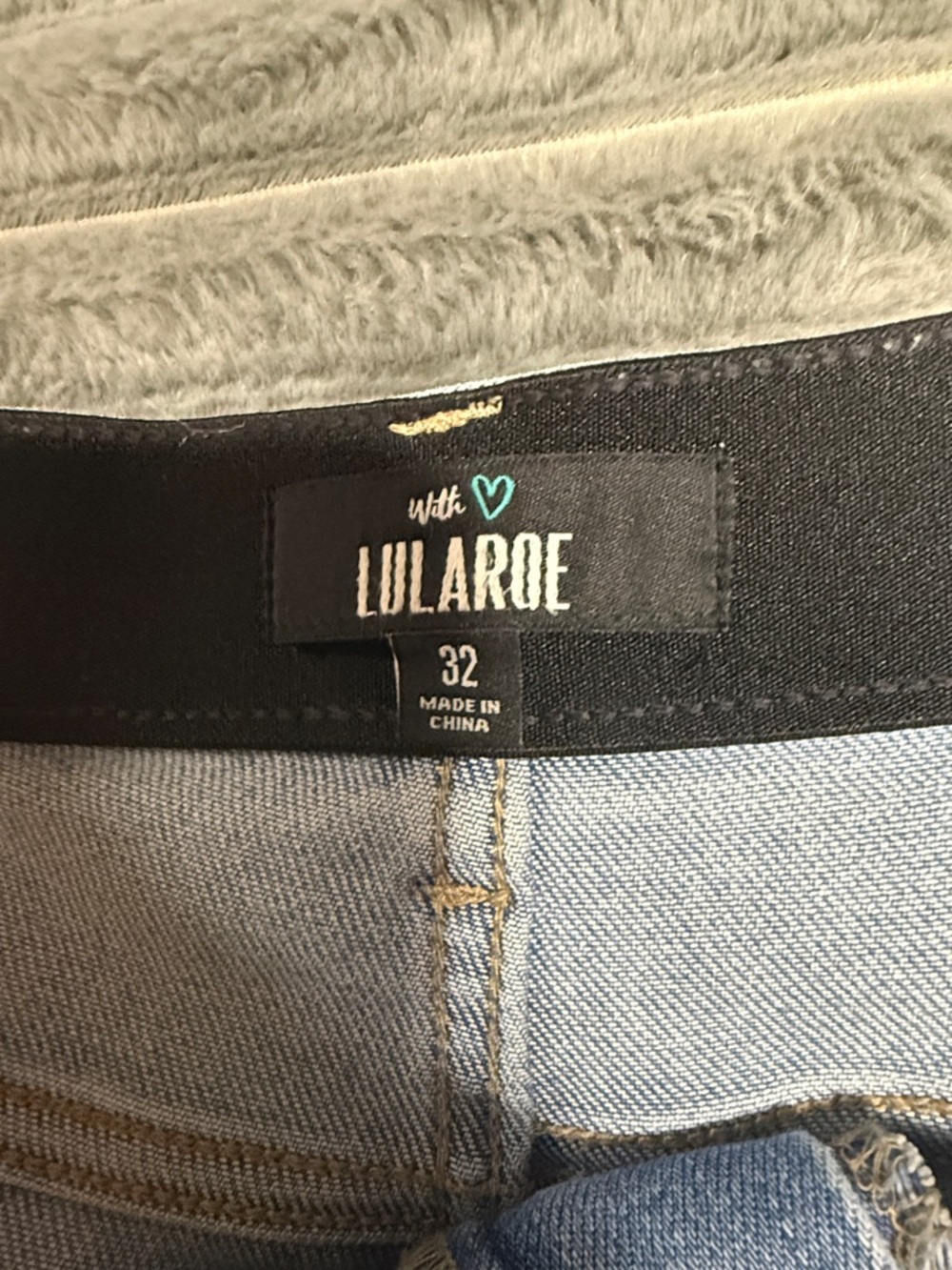 LuLaRoe Light Wash Denim Men’s Shorts - Picture 2 of 4